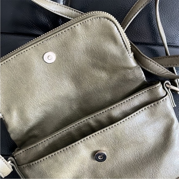 Kenneth Cole Reaction Olive Crossbody Bag - Picture 5 of 5